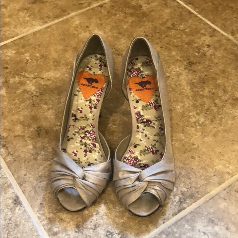 Silver peep toe pumps